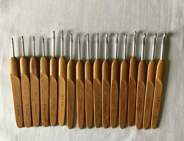 haaknaalden met houten greep
